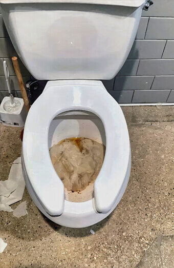 https://blockeddrainsbeldon.com.au/uploads/2025/07/blocked-toilet-27776.jpg